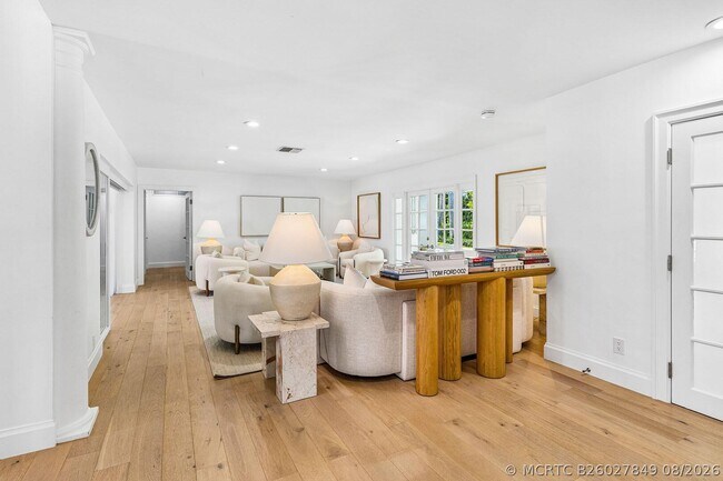 Building Photo - 1251 Thatch Palm Dr