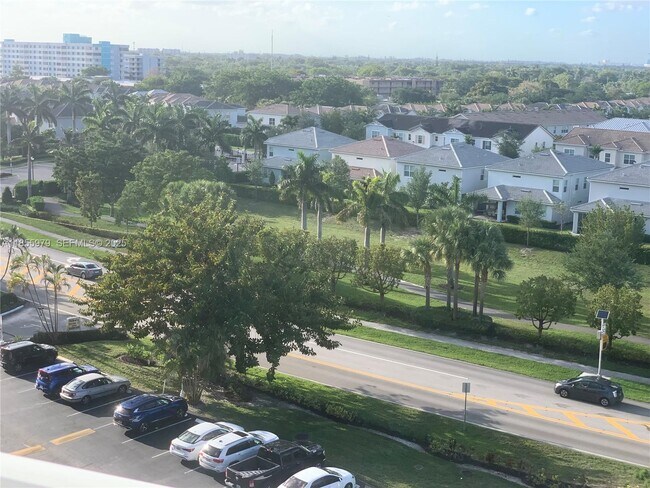 Building Photo - 4200 Hillcrest Dr