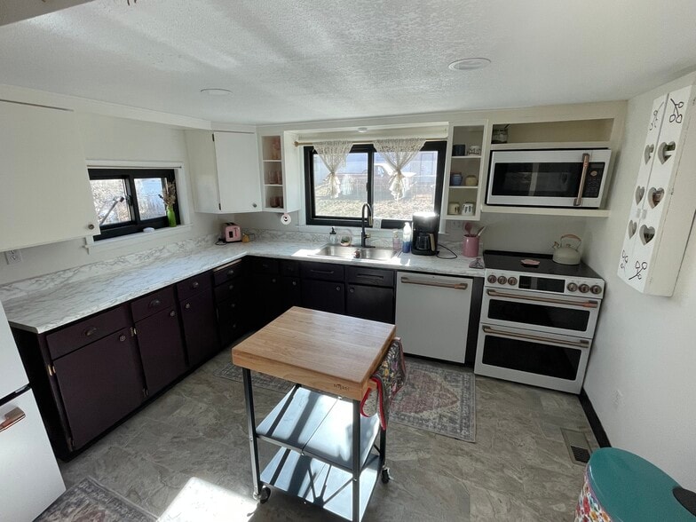 Building Photo - 2529 Bott Ave