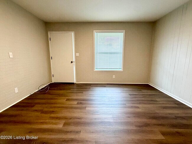Building Photo - 265 S Circlecrest Dr