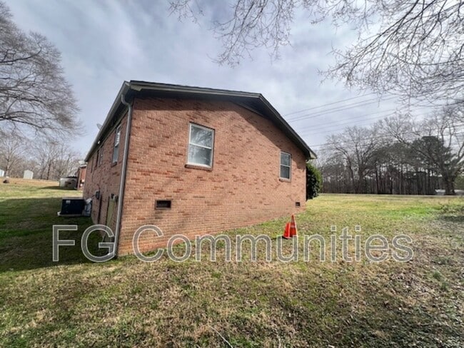 Building Photo - 5212 Lewis Rd