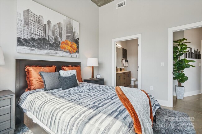 Building Photo - 110 Razades Wy