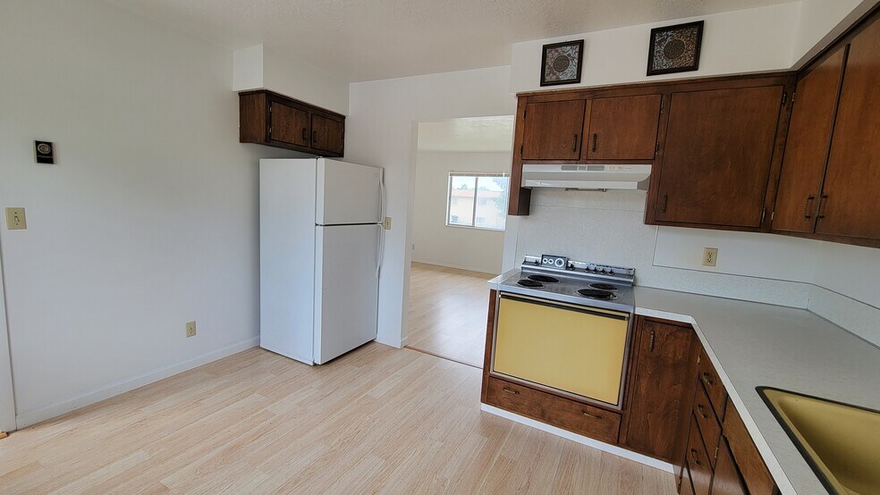 Building Photo - 1660 Grandview Dr