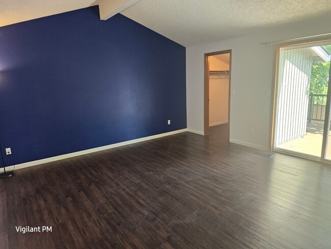 Building Photo - Amazing 3 bedroom home