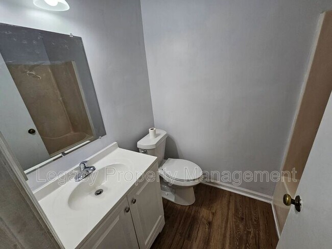 Building Photo - 2805 Treestead Cir