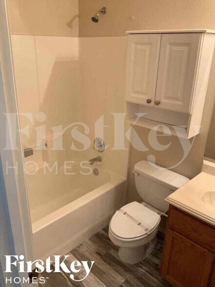 Building Photo - 4128 W Solar Dr