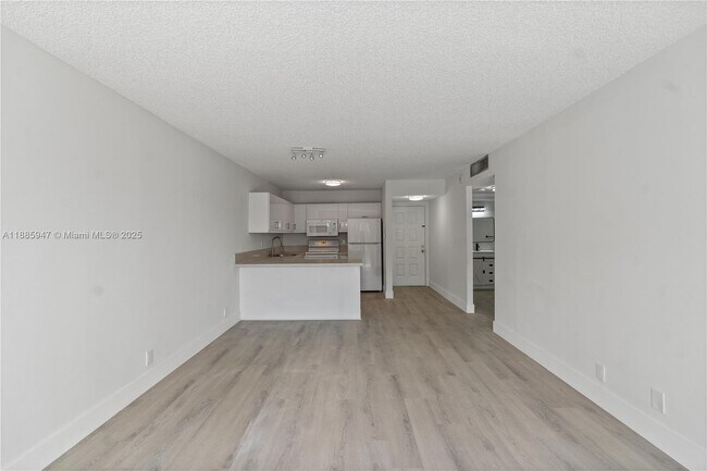Building Photo - 8005 Lake Dr