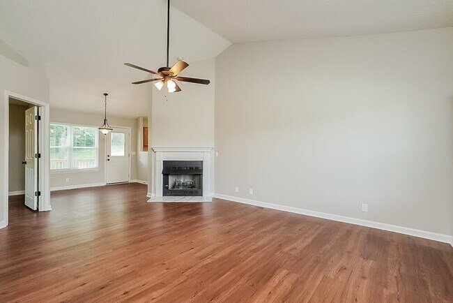 Building Photo - 1059 Cedar Creek Village Rd