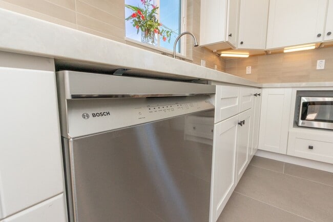 Building Photo - Beautifully Remodeled 2 Bed/1Bath Home with Ocean and Bay Glimpses in Ocean Beach!