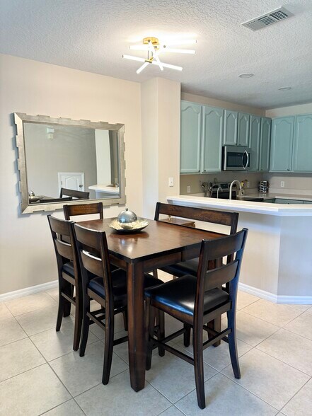 Dinning area - 222 Bexley Dr