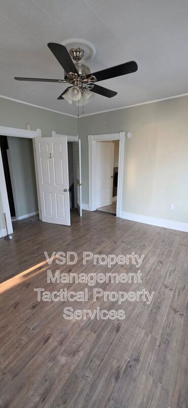 Building Photo - 3062 W 51st St