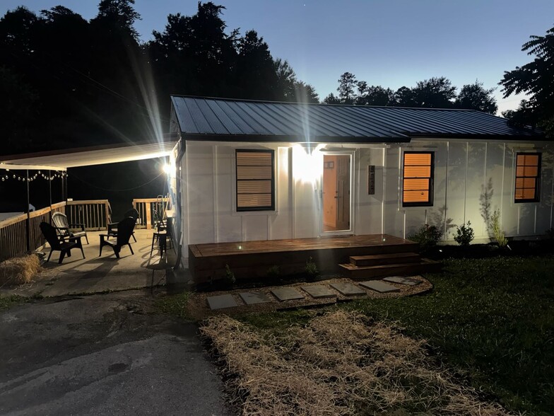 Building Photo - 8027 Pelleaux Rd