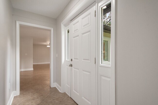 Building Photo - Renovated Winter Park 32789 Home for Lease