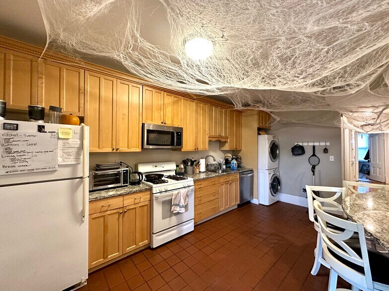 Building Photo - 5 Sachem St