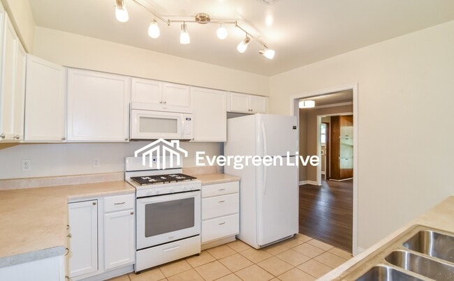 Building Photo - 3740 Dalraida Pkwy