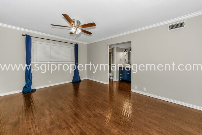 Building Photo - 7906 Royal Ln