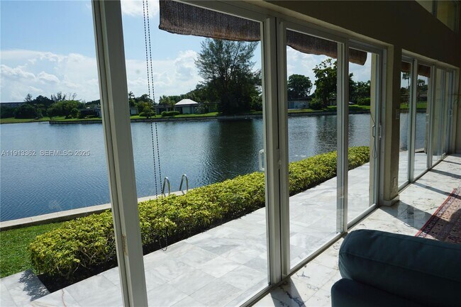 Building Photo - 4511 King Palm Dr