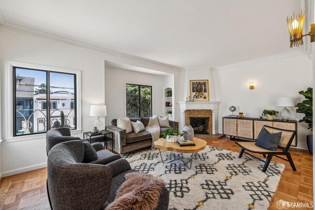 Building Photo - 845 44th Ave