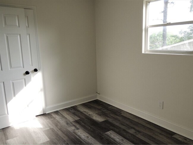 Building Photo - Newly Renovated 3 Bedroom 2 Bathroom House...