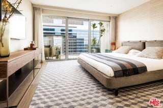 Building Photo - 2025 Ave of the Stars