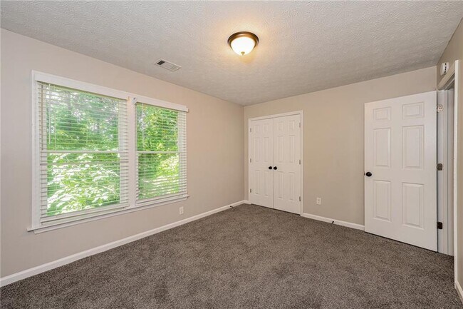 Building Photo - 745 Mountain Oaks Pkwy