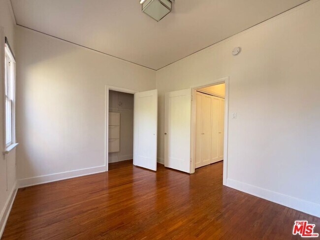 Building Photo - 1532 Rosalia Rd