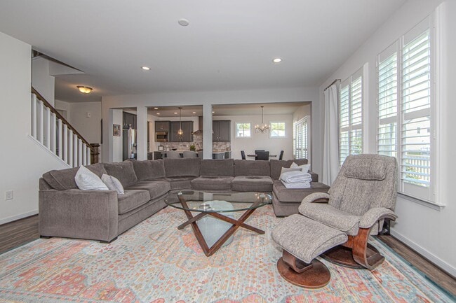 Building Photo - Luxury 5 Bedrooms 3 Full Baths 2 Car Garage