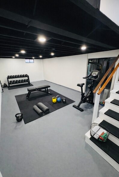 Building Photo - 4021 Oak Ct