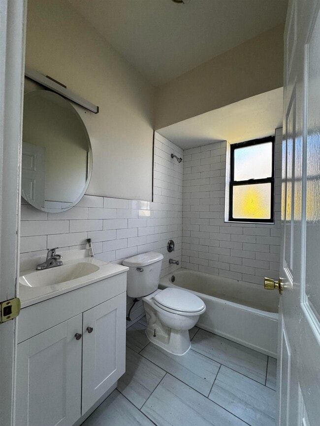 Building Photo - 65 Summit Ave