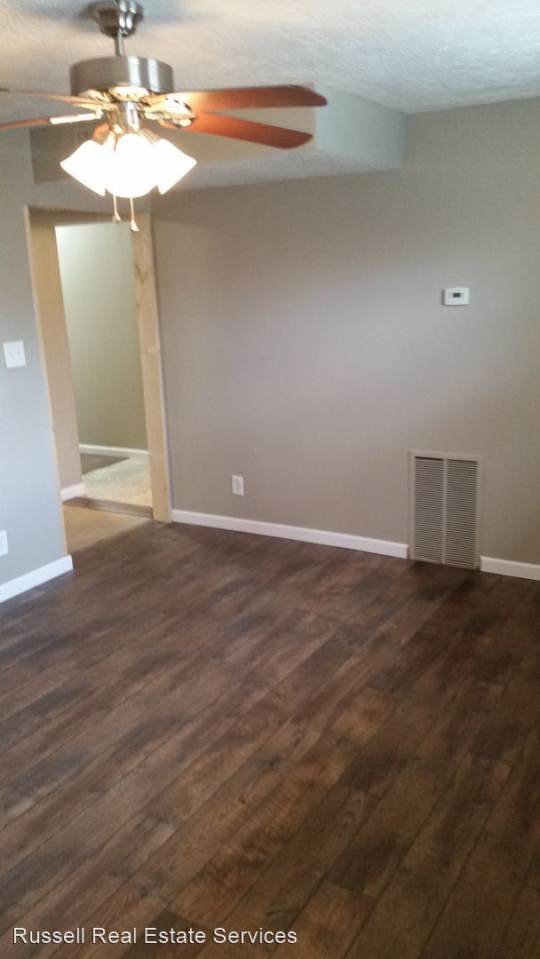 Building Photo - 1 br, 1 bath House - Albrecht Ave 2882 ( D...
