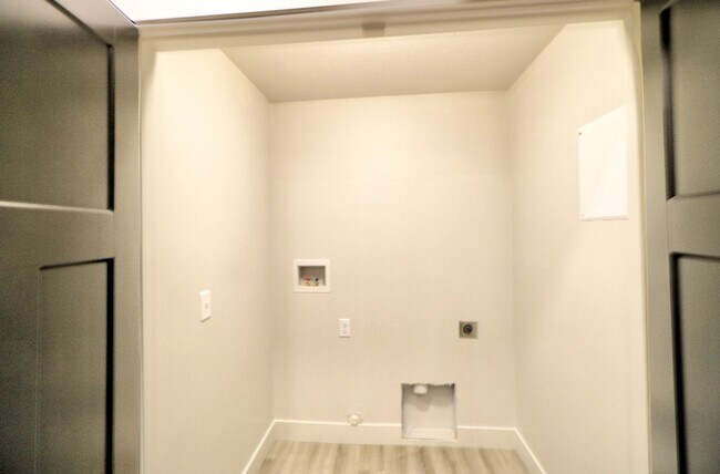 Building Photo - 67 E 500 S