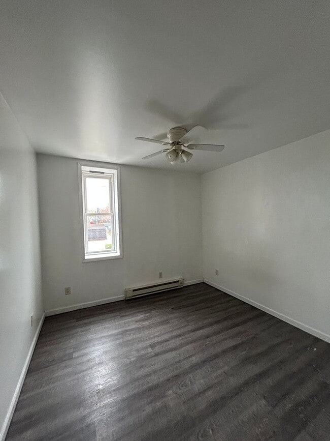 Building Photo - 105 W Emeline St