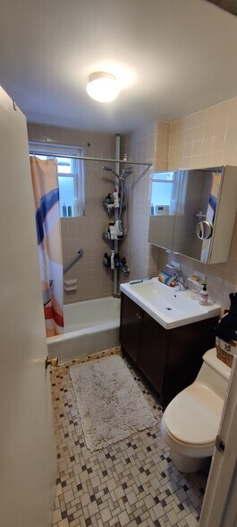Bathroom - 7 Bigelow St