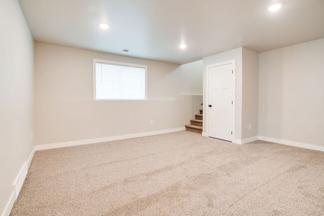 Building Photo - Modern 4-Bedroom Home in Moorhead