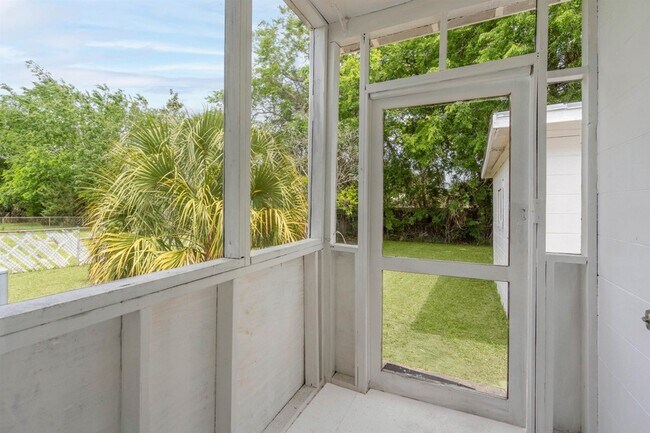 Building Photo - 20 Rollins Ave