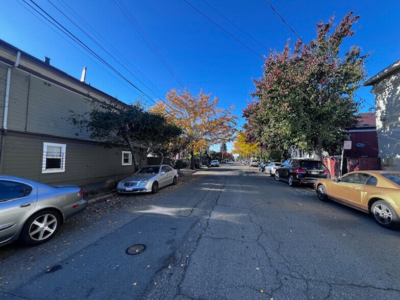 Building Photo - 1037 Peralta St