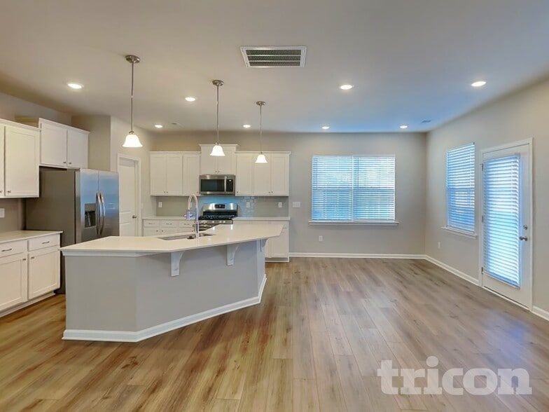 Building Photo - 5810 Oak Br Cir