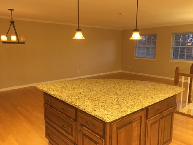 Building Photo - FANTASTIC FAMILY HOME! GREAT LOCATION!