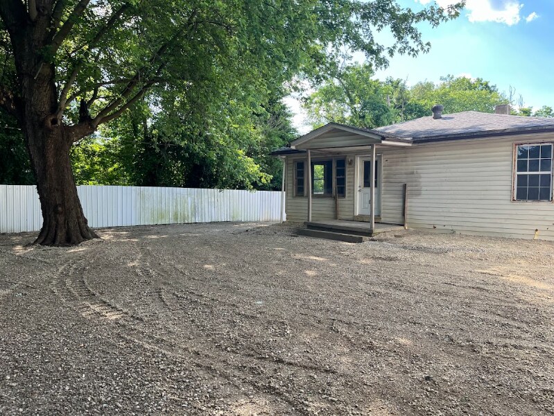 Building Photo - 1218 McCullough Pike