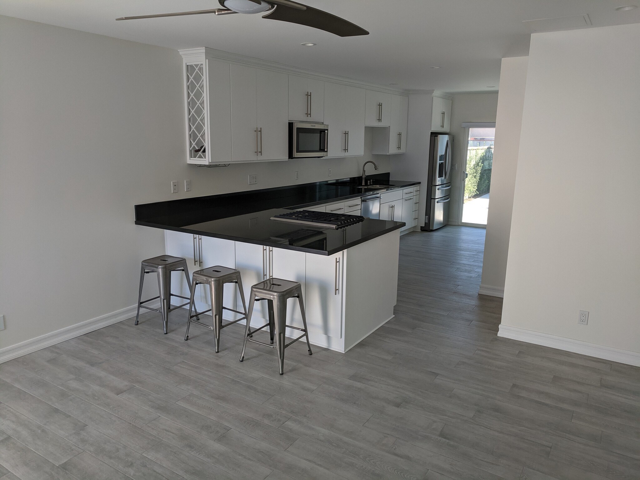 Building Photo - 2442 Granville Ave