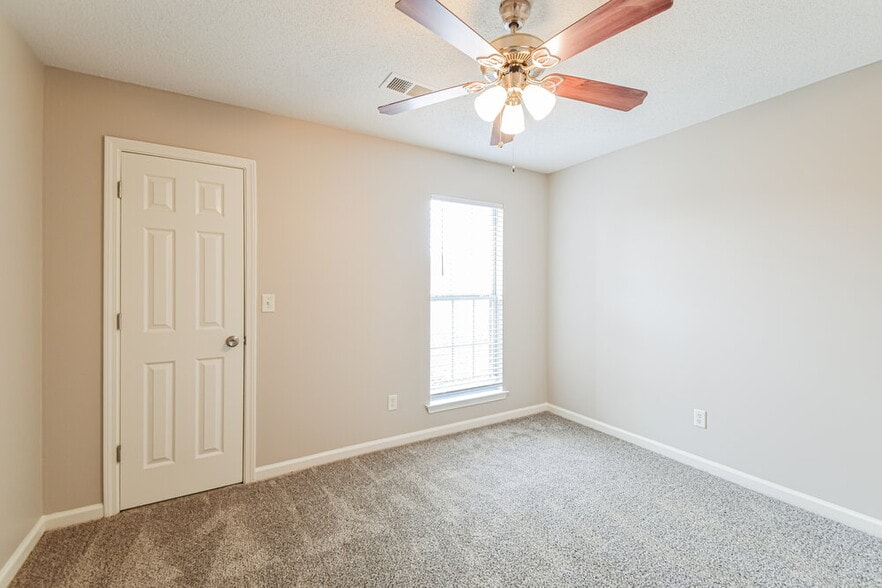 Building Photo - 6300 Sandbourne W