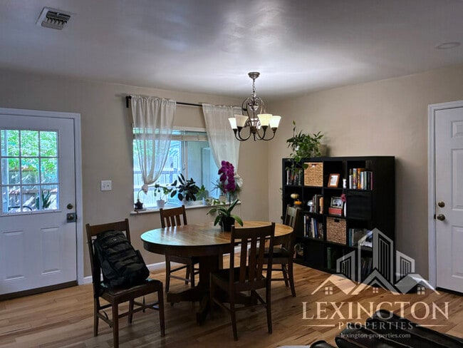 Building Photo - Lovely, 3BD/1BA Home, in Carmichael Neighb...