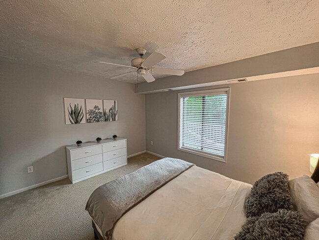 Building Photo - Fully Furnished And Stylish 1 Bedroom 1 Ba...