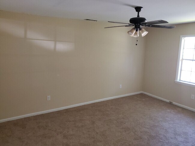 Building Photo - NEWLY RENOVATED- MOVE IN SPECIAL 300.00 OF...