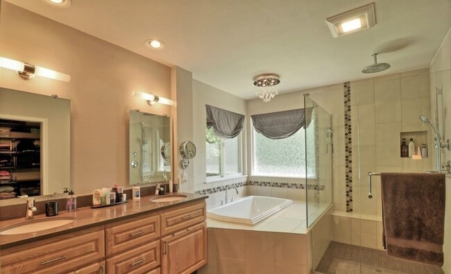 Building Photo - An Elegant impeccably maintained home with...