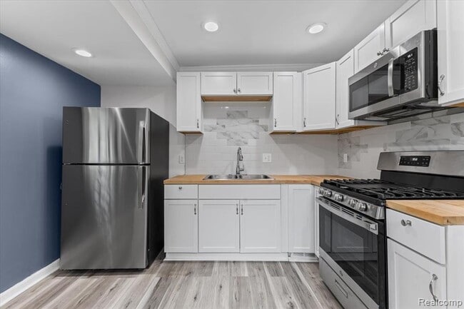 Building Photo - 18697 Sunderland Rd