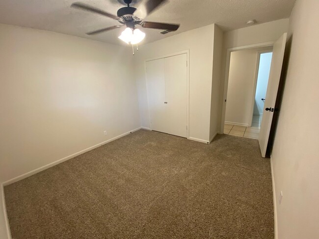 Building Photo - Duplex Homes 3/2/2
