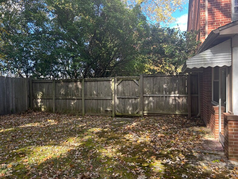 Largest backyard you’ll ever find with the townhome - 1825 Johnson St