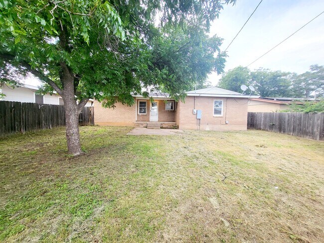 Building Photo - 3208 42nd St