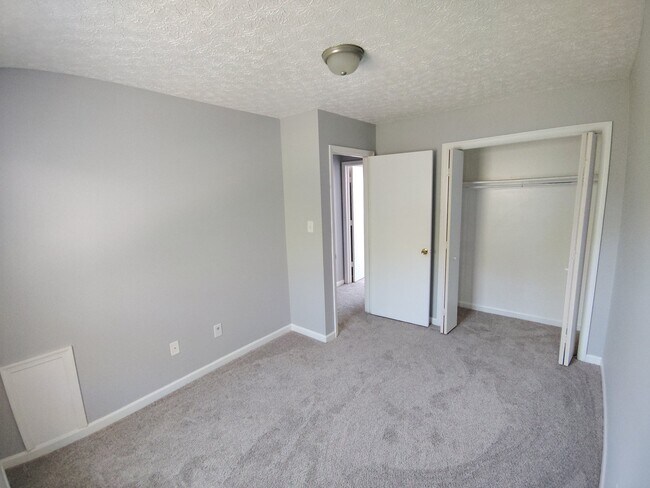 Building Photo - 36 Ferguson Dr